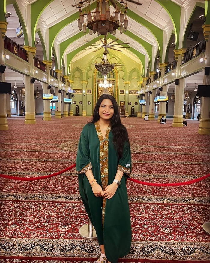 Tham gia vào hoạt động tôn giáo là trải nghiệm thú vị ở nhà thờ Hồi giáo Sultan Singapore