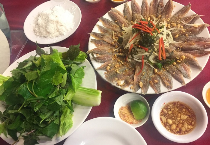 quán gỏi cá trích ngon ở Phú Quốc - Quán Việt 