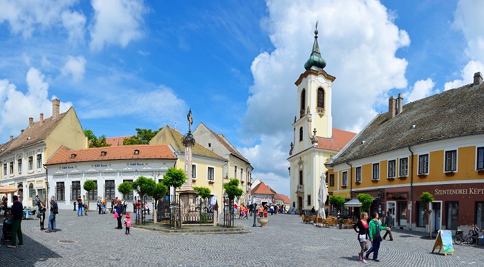 Fő Tér là điểm tham quan nổi tiếng ở thị trấn Szentendre