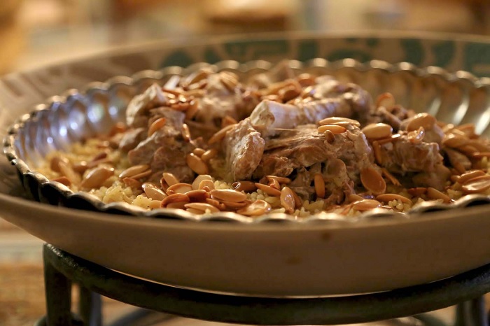 Món mansaf - kinh nghiệm du lịch Jordan