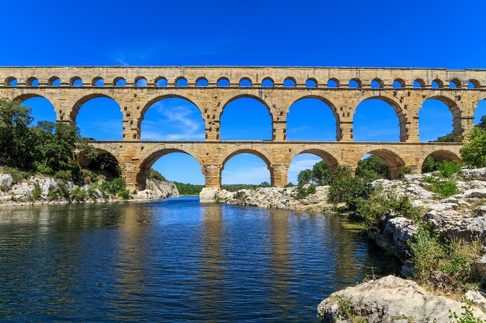 Thăm cây cầu Pont Du Gard nổi tiếng khi du lịch miền nam nước Pháp