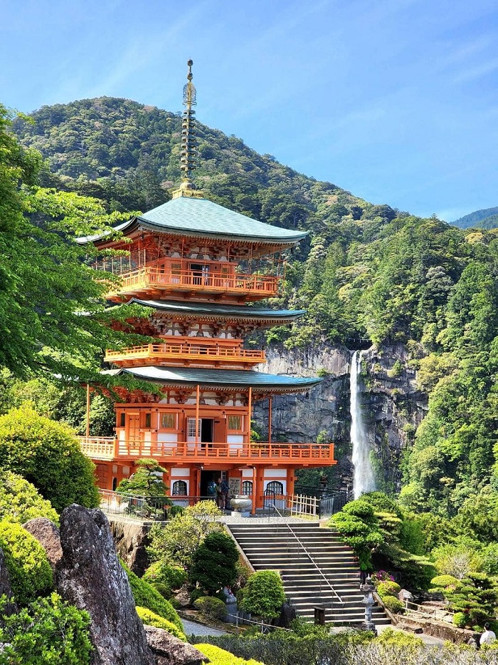Nachi là thác nước đẹp ở châu Á nổi tiếng tại Nhật