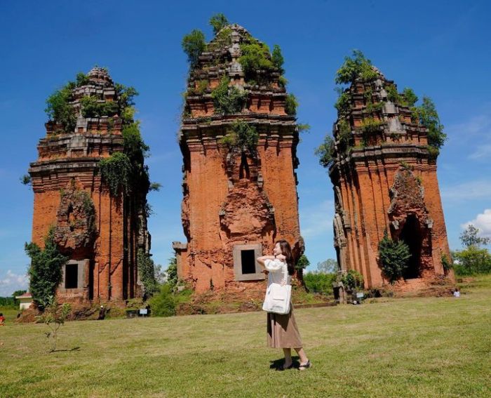 dương long tháp Chăm ở Bình Định
