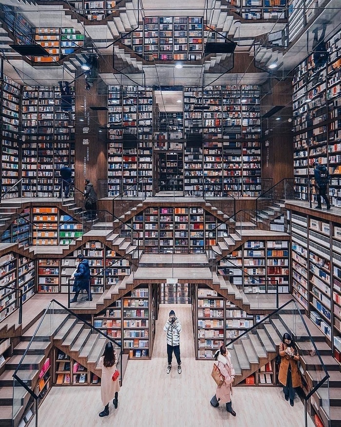 Chung Thư Các là một trong những thư viện đẹp nhất châu Á có kho sách khổng lồ