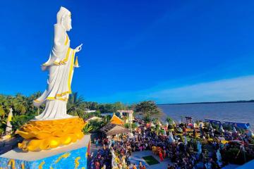 Viếng tượng Mẹ Nam Hải Tiền Giang linh thiêng giữa miền sông nước
