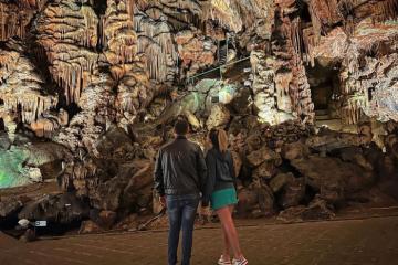 Lạc vào thế giới đầy bí ẩn tại hang động Saeva Dupka Bulgaria