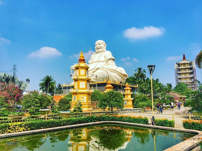 Chùa Vĩnh Trang là địa điểm du lịch tâm linh nổi tiếng không kém Đình Tân Đông Tiền Giang