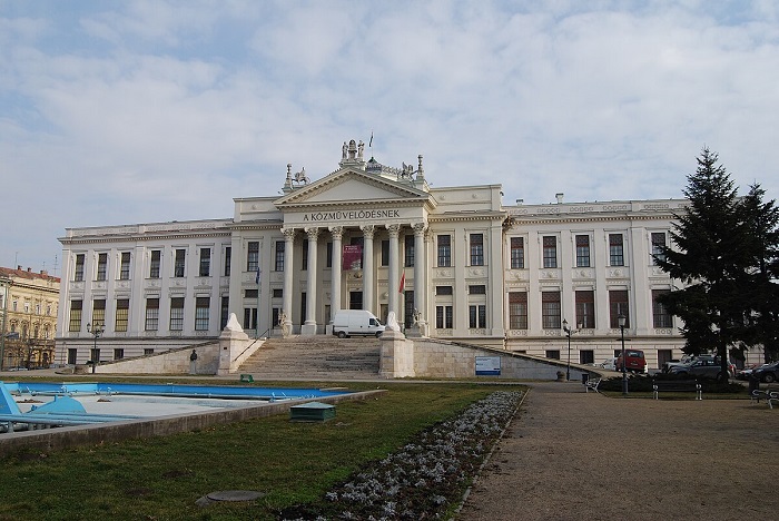 Bảo tàng Mora Ferenc là địa điểm không nên bỏ lỡ khi du lịch Szeged