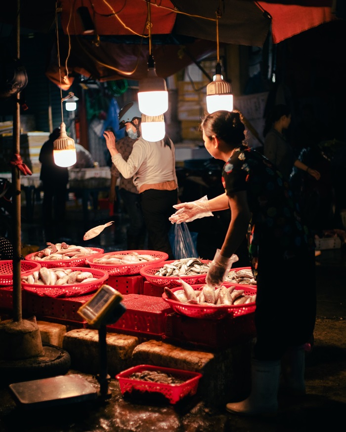 các chợ đêm ở Hà Nội - chợ Long Biên