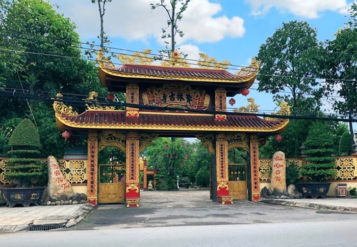 Chùa Bửu Lâm là địa điểm du lịch tâm linh nổi tiếng không kém Đình Tân Đông Tiền Giang