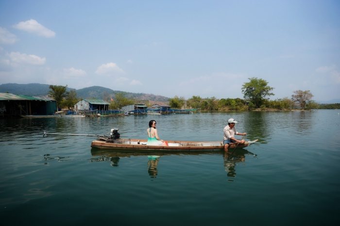 đi thuyền ở làng chài Sê San Kon Tum đi thuyền ở làng chài Sê San Kon Tum