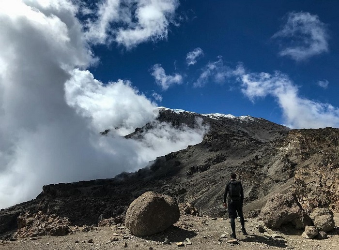 Kilimanjaro là ngọn núi hùng vĩ ở châu Phi mùa nào cũng đẹp