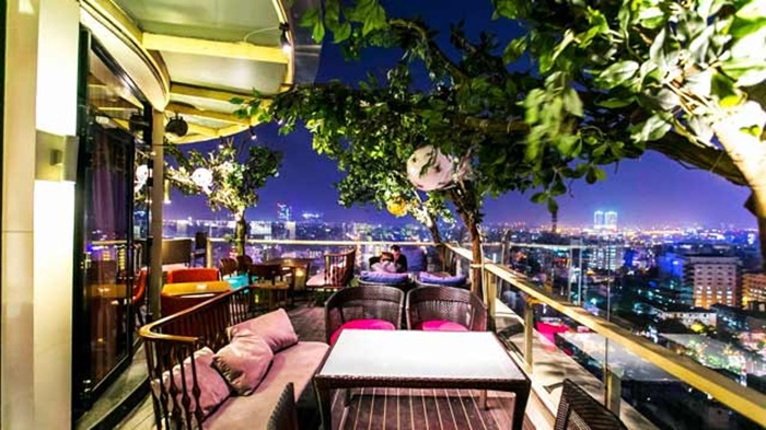nhà hàng trên cao view đẹp Hà Nội - The Rooftop Hanoi