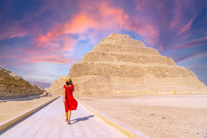 Kim tự tháp Djoser là  kỳ quan ở Ai Cập nhất định phải đặt chân đến 1 lần
