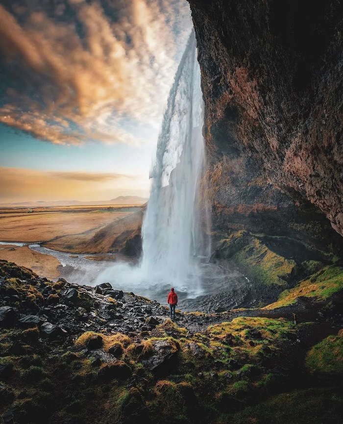 Thác Seljalandsfoss là một trong những thác nước đẹp nhất châu Âu nằm ở Iceland