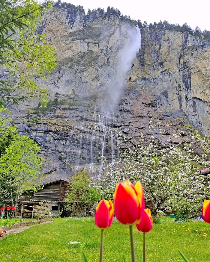 Thác Staubbach là một trong những thác nước đẹp nhất châu Âu được du khách yêu thích