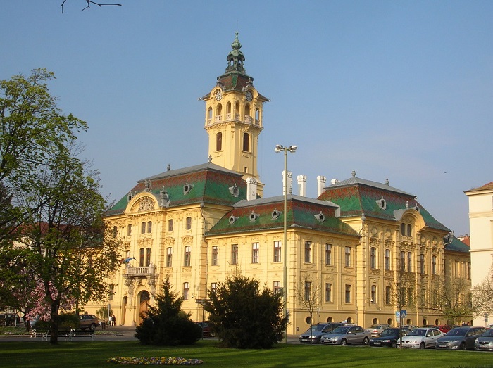 Toà thị chính là địa điểm không nên bỏ lỡ khi du lịch Szeged