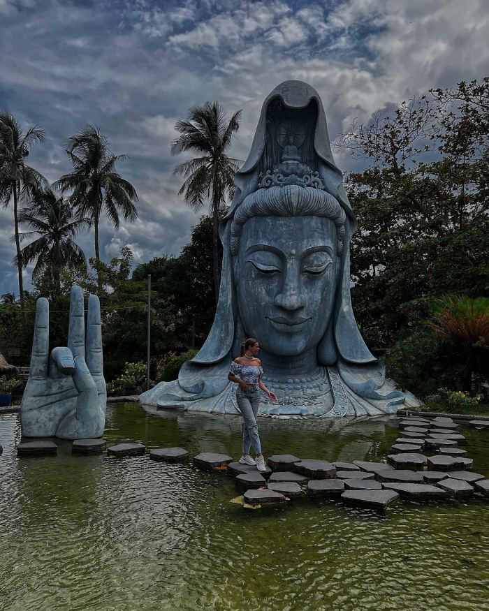 bãi biển Long Thủy chùa 