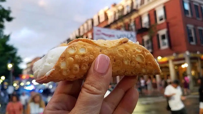 Đến thành phố Boston Mỹ nên ăn Bánh Cannoli 