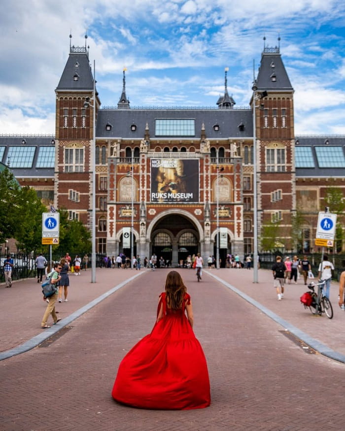 Bảo tàng Rijks là điểm tham quan gần các kênh đào đẹp ở Amsterdam