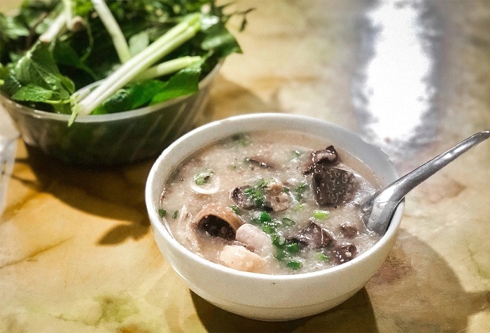 Cháo lòng Tuyết RV là quán ăn sáng ngon ở Vinh nhất định phải thử