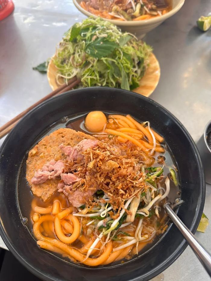 đặc sản Buôn Mê Thuột bún đỏ 