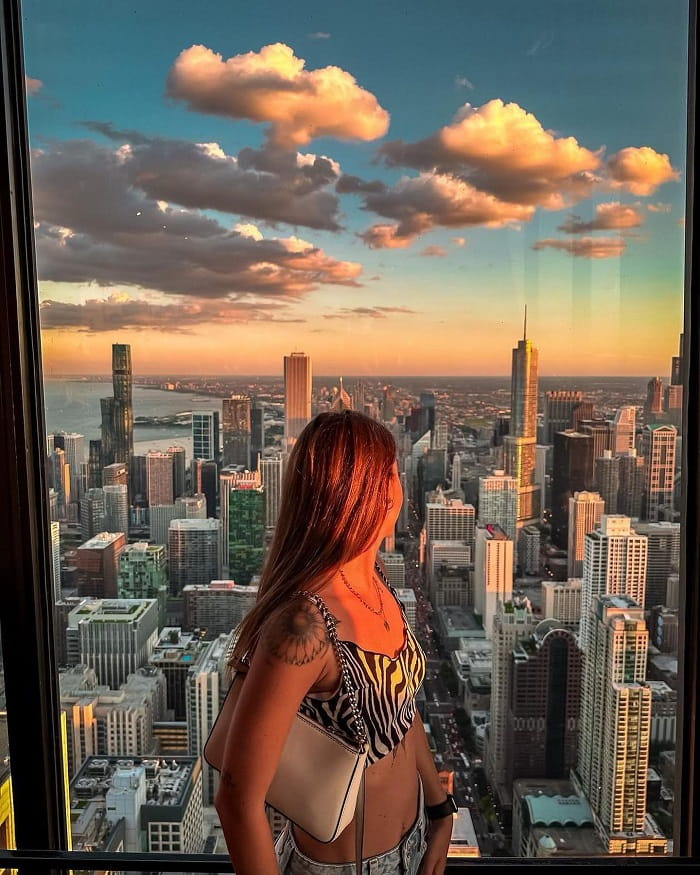Ngắm cảnh ở đài quan sát 360 Chicago Mỹ