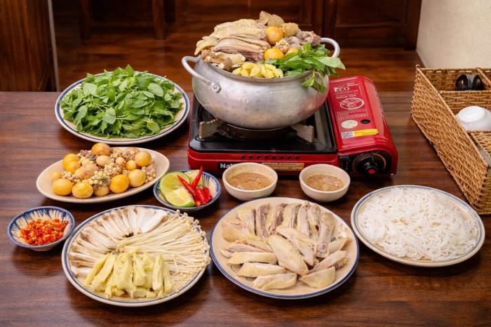 món ngon Tuy Hòa lẩu gà lá é