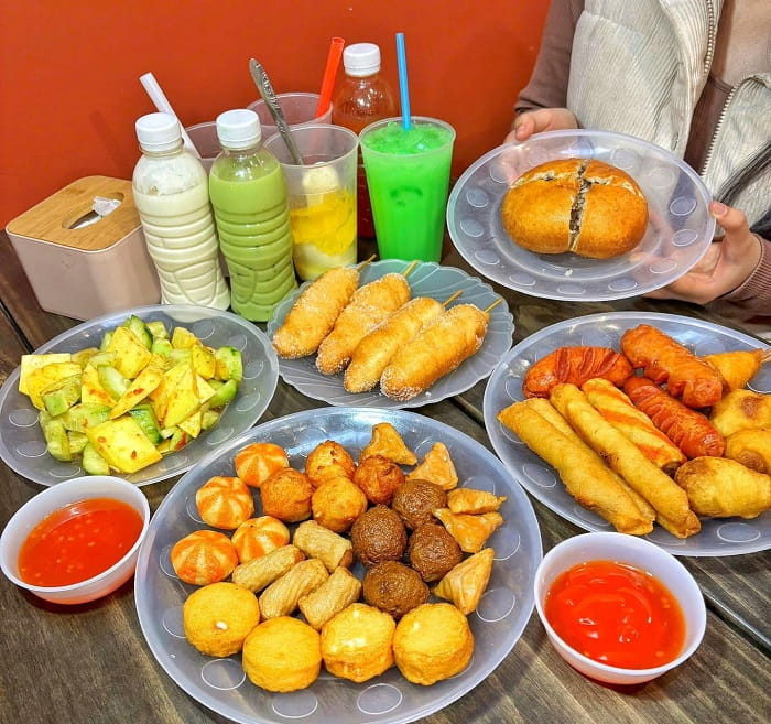 Nem chua rán Cô Minh là quán ăn đêm ngon ở Thanh Hóa