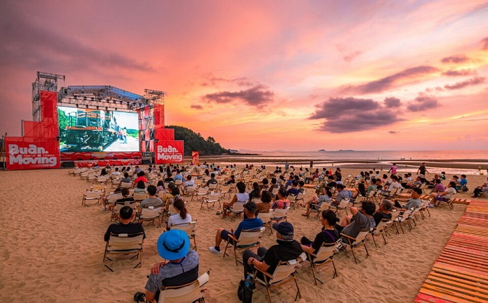 Tham gia Liên hoan phim Quốc tế Busan là trải nghiệm thú vị tại bãi biển Haeundae