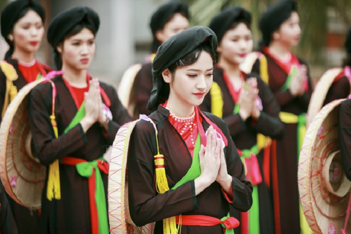 Làn điệu truyền thống - một phần vẻ đẹp của di sản văn hóa Việt Nam. Nếu bạn yêu thích văn hóa dân tộc và muốn trải nghiệm những điệu nhảy đầy mê hoặc, nhấn vào hình ảnh và nhận định bạn sẽ không bao giờ quên những giây phút này.