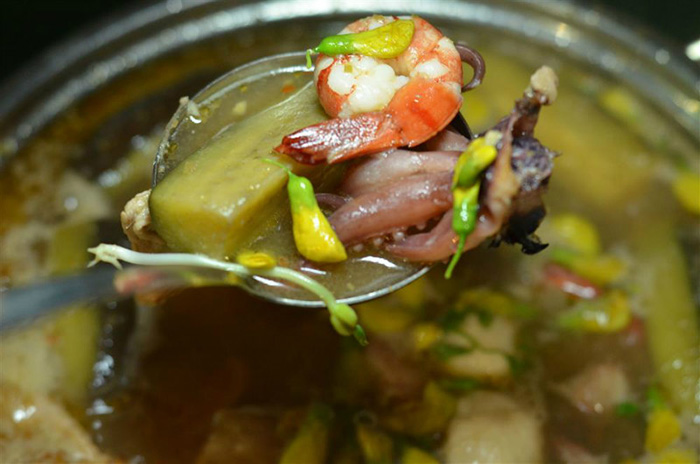 Lẩu mắm U Minh thực sự không dễ ăn đối với nhiều người nhưng một khi đã ăn chỉ có thể là nghiền mà thôi.