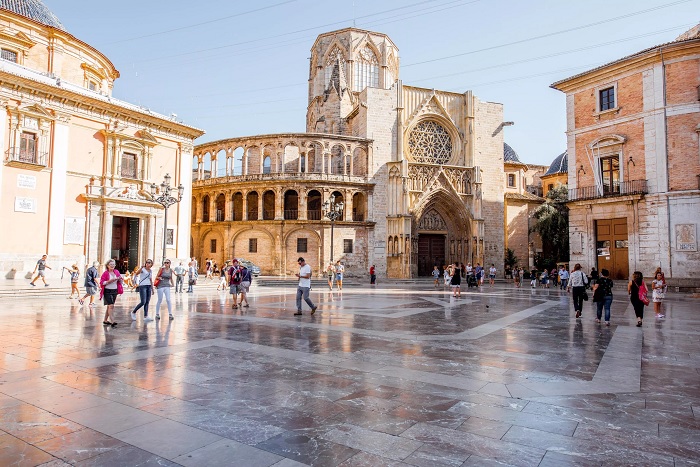 Ngỡ ngàng vẻ đẹp cổ kính và hoa lệ của thành phố Valencia Tây Ban Nha