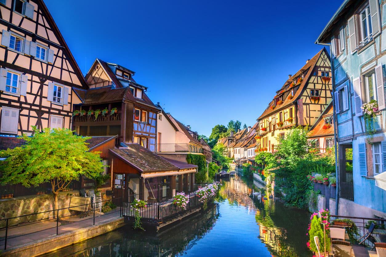 Những ngôi làng cổ tích nước Pháp đẹp như tranh vẽ