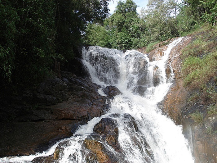 Be mesmerized by the beauty of Nam Rut Thai Nguyen waterfall