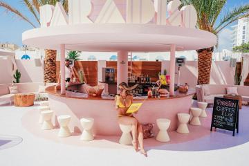 Thiên đường màu hồng trên đảo Ibiza khiến tín đồ "sống ảo" phải mê mẩn