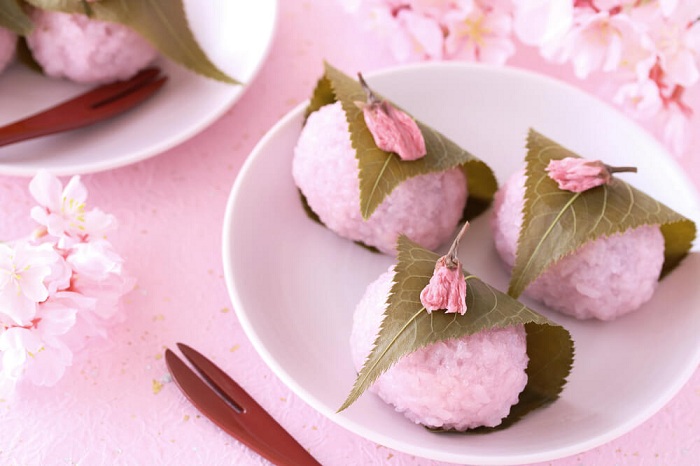 Top 10 món ăn hấp dẫn nhất từ hoa anh đào Nhật Bản