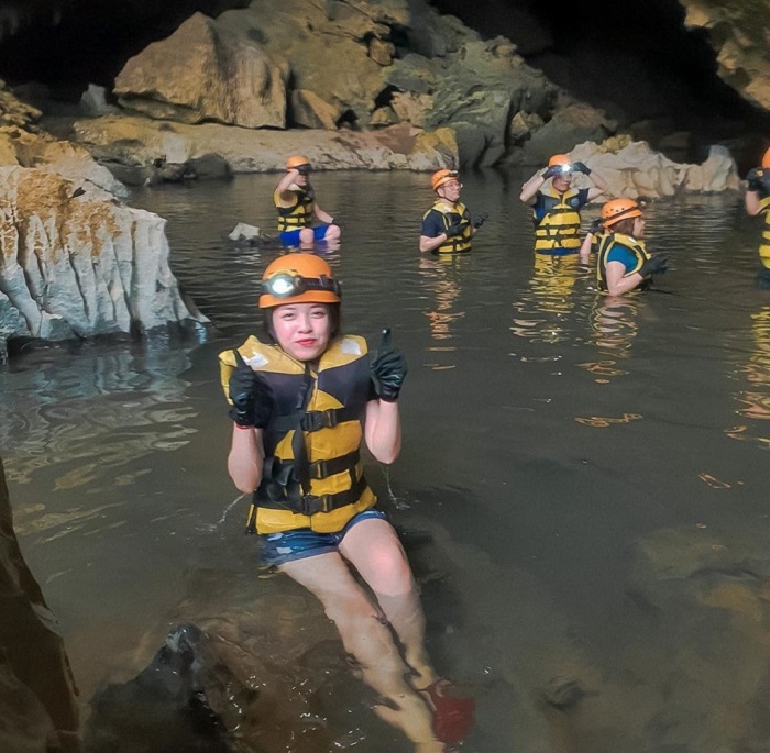 Thử thách tour du lịch kỳ bí tại thung lũng Ha Ma Đa - hang Trạ Ang Quảng Bình 
