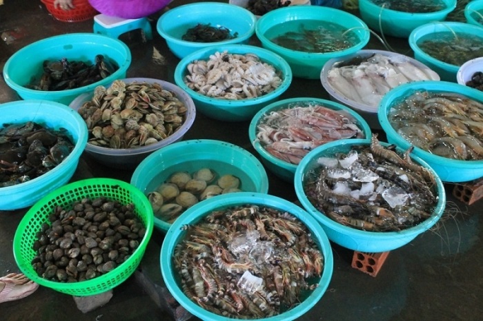 Chợ Cột Năm - Địa chỉ mua hải sản tươi sống ở Hạ Long