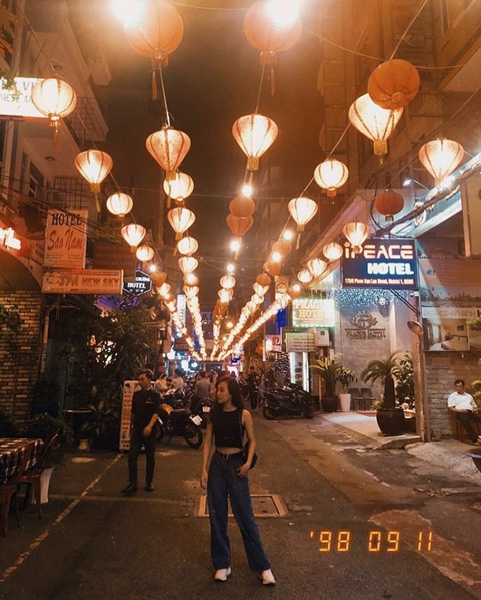 ‘Quẩy tung’ phố đi bộ Bùi Viện siêu hot ở Sài Thành