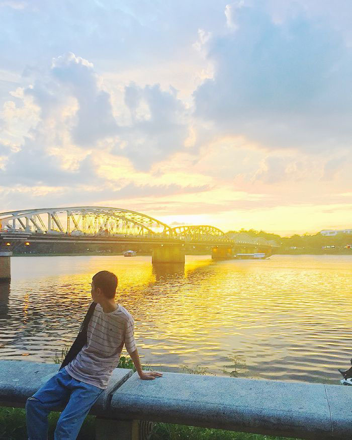 Fall in love with Truong Tien Hue Bridge