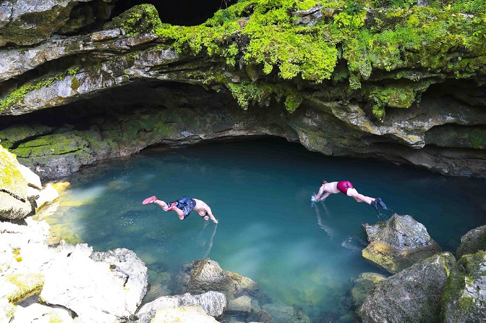 Thử thách tour du lịch kỳ bí tại thung lũng Ha Ma Đa - hang Trạ Ang Quảng Bình 