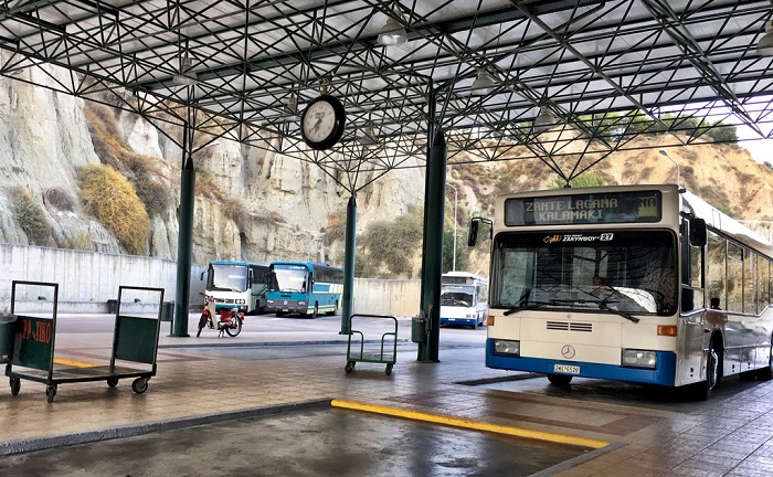 kinh-nghiem-du-lich-Zakynthos-hy-lap-bus