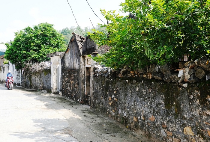 Travel to the famous ancient Dong Son village of Thanh Hoa