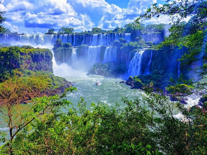 Ngỡ ngàng trước vẻ đẹp hùng vĩ của thác nước Iguazu tại Brazil