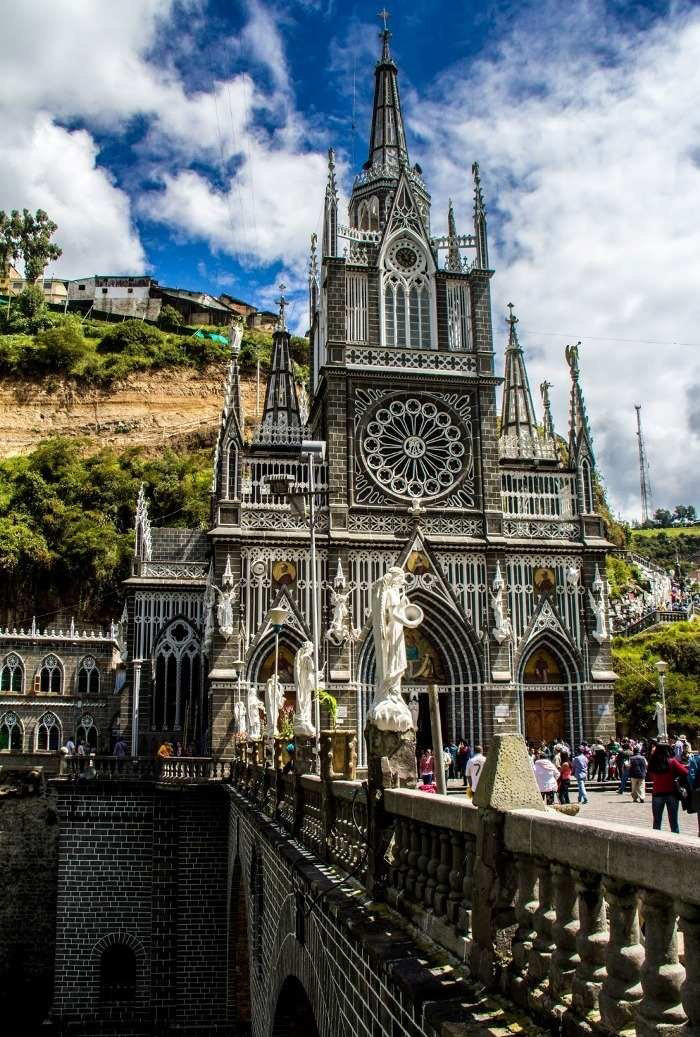 Nhà thờ Las Lajas - thánh đường nằm giữa hẻm núi