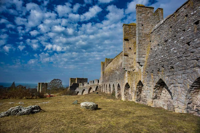 Tường thành cổ Visby's Town Walls - Địa điểm du lịch ở Gotland