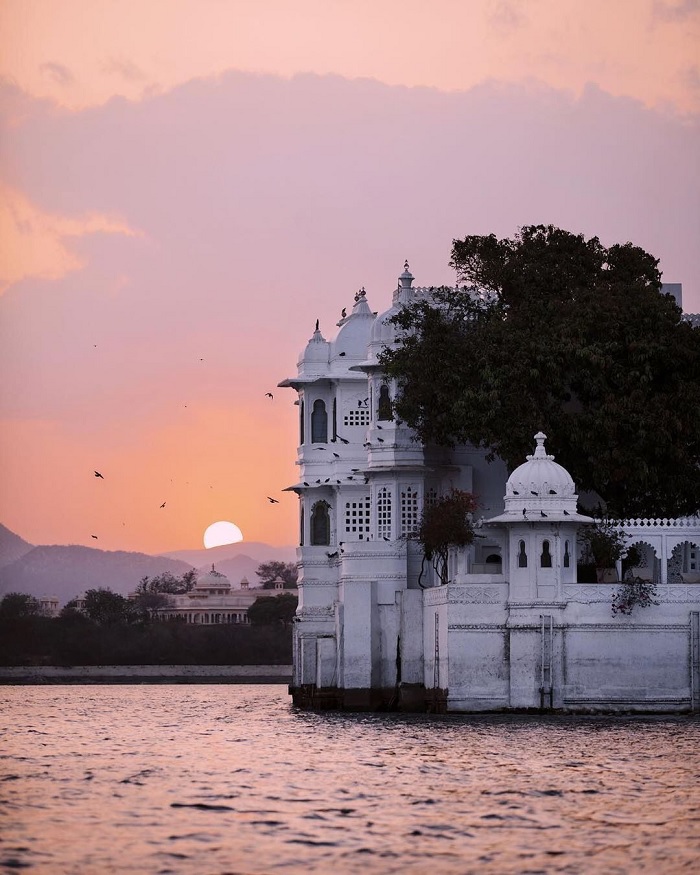Cung điện Taj Lake - thiên đường giữa hồ Pichola Ấn Độ