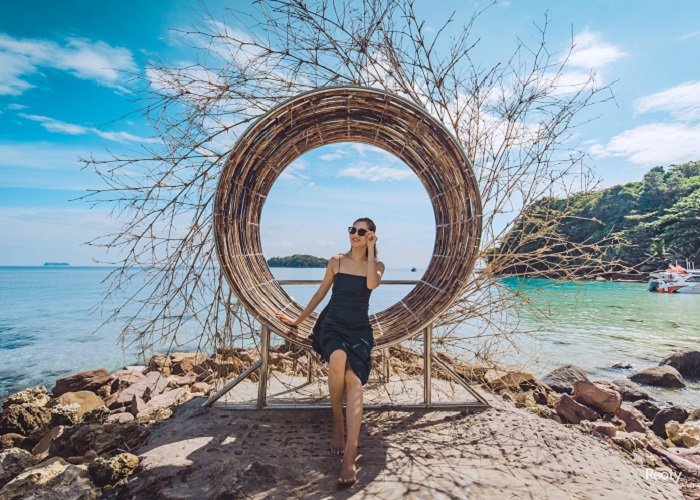 Đảo đẹp Phú Quốc: Đây là một trong những địa điểm hoang sơ nhất của Việt Nam, nơi có những bãi biển tuyệt đẹp và rừng nguyên sinh ẩn chứa những bí ẩn. Hãy đến Phú Quốc để khám phá một thế giới mới.
