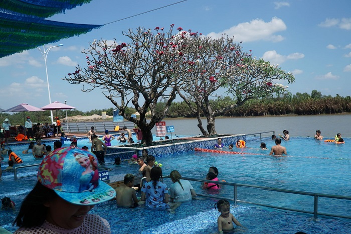 Khu du lịch gần Sài Gòn có hồ bơi - khu du lịch The BCR
